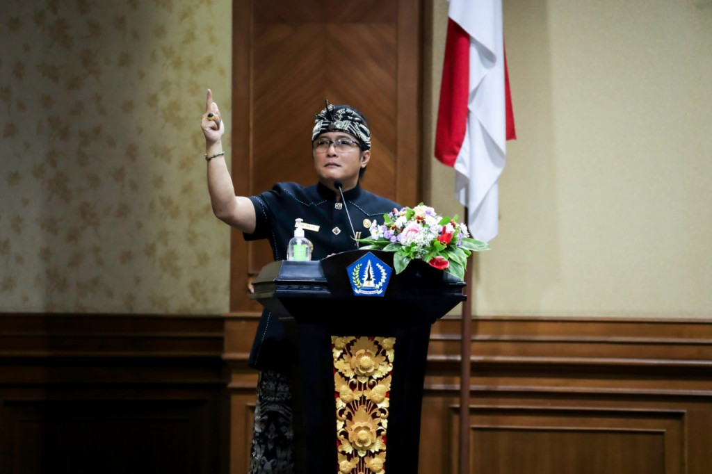 Bupati Giri Prasta Ajak Desa Adat dan LPD Patuh Pada Regulasi Hukum